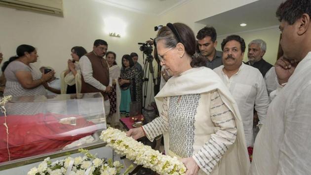 Sonia Gandhi pays her last respects to late senior BJP leader Sushma Swaraj. Swaraj to be laid to rest on Wednesday (PTI Photo) Sonia Gandhi pays her last respects to late senior BJP leader Sushma Swaraj. Swaraj to be laid to rest on Wednesday (PTI Photo)