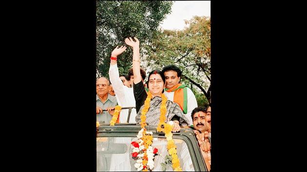 In 1977, Swaraj was elected as an MLA for the first time from Ambala cantonment Assembly at a young age of 25 and later, went on to become the education minister of Haryana. It so happened that the ticket was first given to Som Prakash Chopra, who was jailed during Emergency. But for some reasons, when he did not enter the fray, the ticket was given to Swaraj, who won, and the Janata Party government was formed. (Prakash Srivastav / HT Archive)