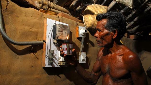 The use of prepaid smart energy meters will be made compulsory in Uttar Pradesh to help discoms increase their cash flow and enable consumers to have a better control over consumption.(Mint)