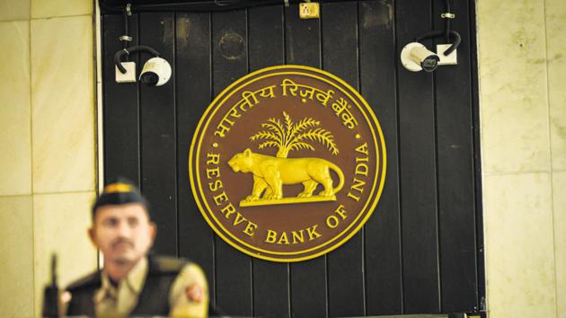RBI has lowered its growth projections for the first half of the year sharply.(Aniruddha Chowdhury /Mint)
