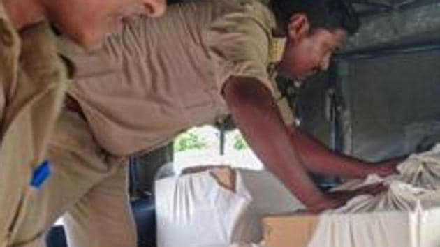 In Chennai, the search operations are underway at SNJ’s head office at Nandanam and its other premises in Thiyagaraya Nagar and Triplicane. Around 100 IT officials are involved in these simultaneous raids. (Image used for representational purpose).(PTI PHOTO.)