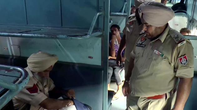 Punjab Police officials checking the passenger luggage at a train in Ludhiana on Tuesday, Aug 6, 2019.(ANI)