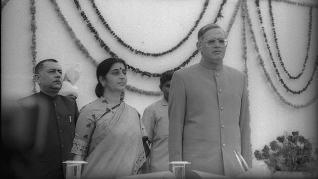 Sushma Swaraj takes oath as CM of Delhi on October 12, 1998. She became the first female Chief Minister of Delhi and resigned from the position in December the same year. (Santosh Gupta / HT Archive)