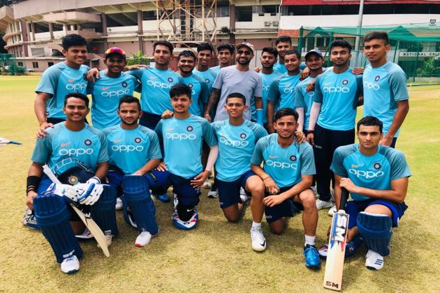 India U-19 cricketers pose with Shikhar Dhawan (File)(Twitter)