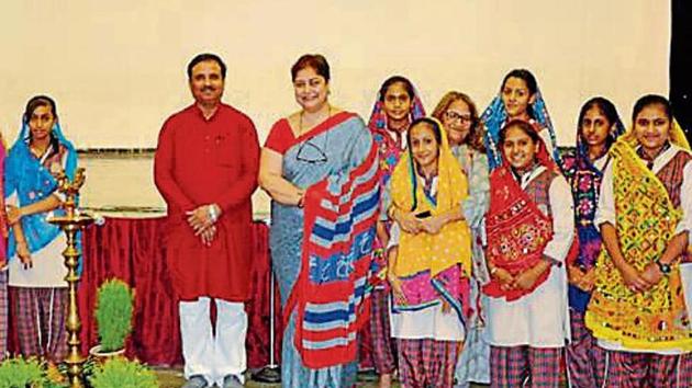 Principal Heemal Handoo welcomed chief guest MCD mayor Kailash Sankhala (HT) Principal Heemal Handoo welcomed chief guest MCD mayor Kailash Sankhala (HT)