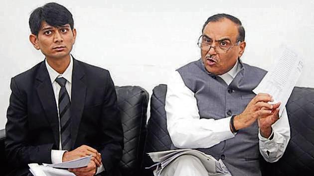 District and sessions judge Ravi Kumar Sondhi (right) and chief judicial magistrate Narender Singh address a press conference at the District Court in Gurugram on Wednesday. District and sessions judge Ravi Kumar Sondhi (right) and chief judicial magistrate Narender Singh address a press conference at the District Court in Gurugram on Wednesday.