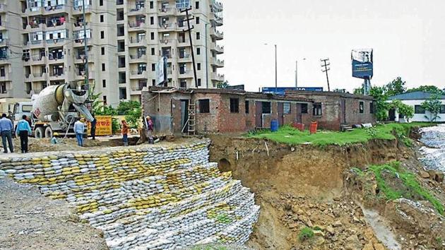 Ghaziabad development authority officials said the developer, on their directions, on Tuesday started putting up sand bags to plug the cave-in breach. Ghaziabad development authority officials said the developer, on their directions, on Tuesday started putting up sand bags to plug the cave-in breach.