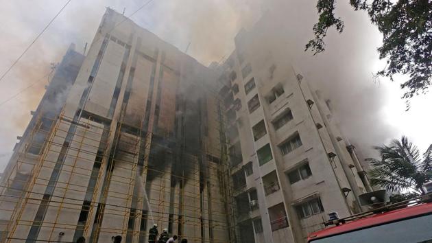 Fire breaks out in MTNL building at Bandra in Mumbai. (Photo by Satyabrata Tripathy/Hindustan Times) (Satyabrata Tripathy/HT Photo) Fire breaks out in MTNL building at Bandra in Mumbai. (Photo by Satyabrata Tripathy/Hindustan Times) (Satyabrata Tripathy/HT Photo)