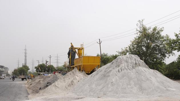 The Mumbai civic body is looking for private land in space starved Mumbai where owners of the land are willing to set up and operate construction and demolition waste processing units for the civic body’s ‘Debris on Call’ service. (Sunil Ghosh / Hindustan Times (Representative image)) The Mumbai civic body is looking for private land in space starved Mumbai where owners of the land are willing to set up and operate construction and demolition waste processing units for the civic body’s ‘Debris on Call’ service. (Sunil Ghosh / Hindustan Times (Representative image))
