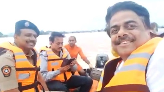 Girish Mahajan cheerfully clicking selfies during a tour of the flood affected regions.(Photo: IANS/Screengrab)