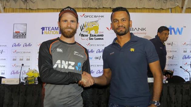 Sri Lankan cricket captain Dimuth Karunaratne shakes hand with his New Zealand counterpart Kane Williamson.(AP)