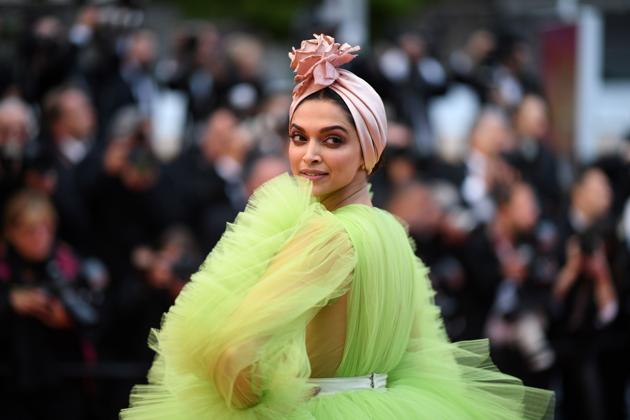 Headwraps have been popping up on Indian college campuses, in malls and on e-commerce websites, after Deepika Padukone wore a rose gold one by Emily-London on the Cannes red carpet in May. (HT File Photo) Headwraps have been popping up on Indian college campuses, in malls and on e-commerce websites, after Deepika Padukone wore a rose gold one by Emily-London on the Cannes red carpet in May. (HT File Photo)