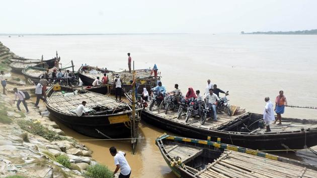 The water level in Ganga continued to rise for the third straight day on Thursday cutting off most of the city’s famed ghats and prompting administration to ask boatmen to refrain from plying in the river as a precautionary measure. (Parwaz Khan /HT PHOTO) The water level in Ganga continued to rise for the third straight day on Thursday cutting off most of the city’s famed ghats and prompting administration to ask boatmen to refrain from plying in the river as a precautionary measure. (Parwaz Khan /HT PHOTO)