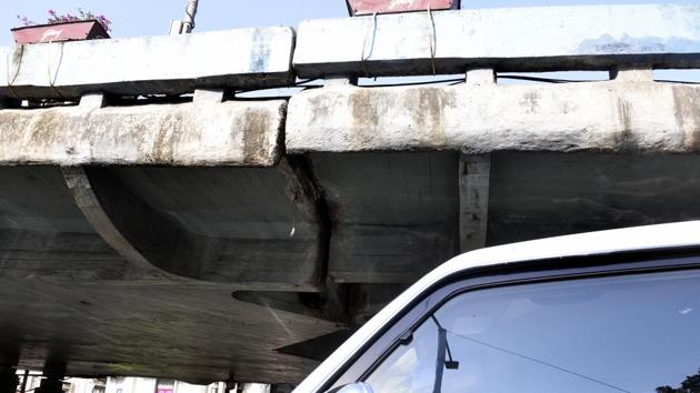 Traffic movement in and around south Mumbai might be affected as the Brihanmumbai Municipal Corporation (BMC) plans to start repair works on India’s first flyover, the Kemps Corner flyover(Anshuman Poyrekar/HT Photo)