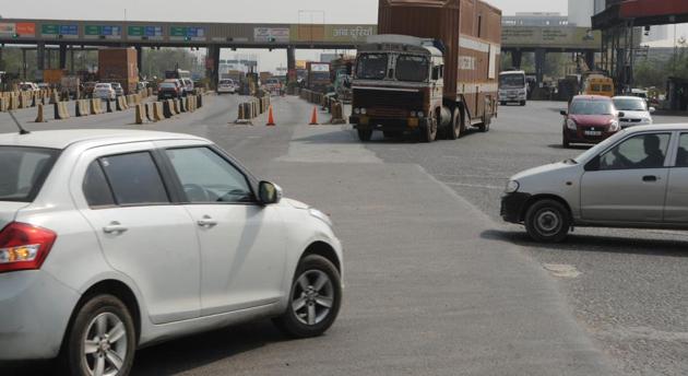 Thanks to the slowdown in the automobile sector, four road transport offices (RTOs) in Mumbai saw 62,999 vehicle registrations in the first quarter this year(Photo by Parveen Kumar/Hindustan Times)