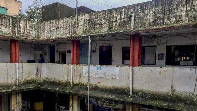 The staff of the police station still work from a crumbling building which lacks the basic amenities. (HT Photo) The staff of the police station still work from a crumbling building which lacks the basic amenities. (HT Photo)