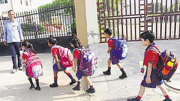 Explaining the reduction in enrolments to Delhi government schools between 2013-2014 and 2017-2018, the Delhi government said the drop could be attributed to mushrooming of private schools and comparatively fewer municipal corporation-run schools. (Yogendra Kumar/HT PHOTO) Explaining the reduction in enrolments to Delhi government schools between 2013-2014 and 2017-2018, the Delhi government said the drop could be attributed to mushrooming of private schools and comparatively fewer municipal corporation-run schools. (Yogendra Kumar/HT PHOTO)