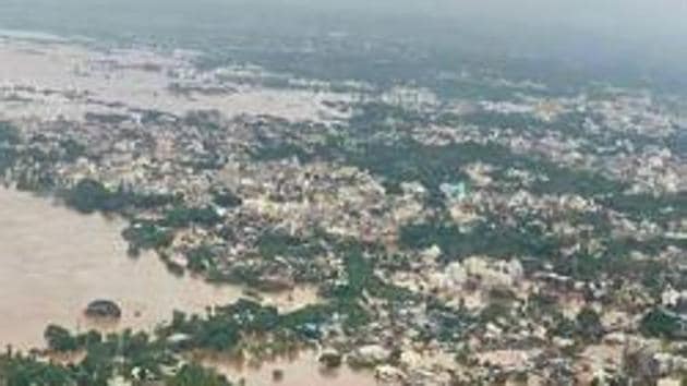 Maharashtra Floods Cm To Seek Financial Help From The Centre Hindustan Times