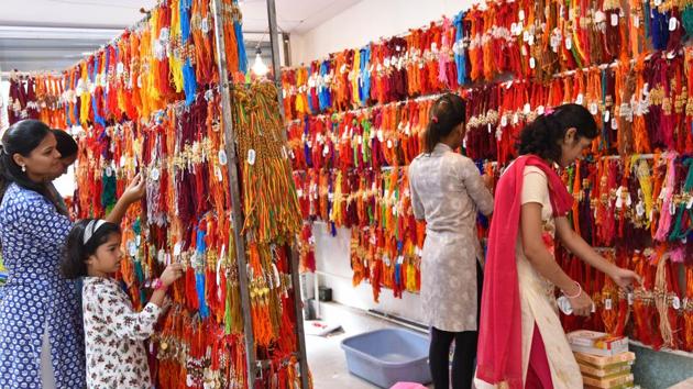 A stall at Dalvinagar in Chinchwad. Residents and children opt for eco-friendly rakhis.(HT PHOTO)