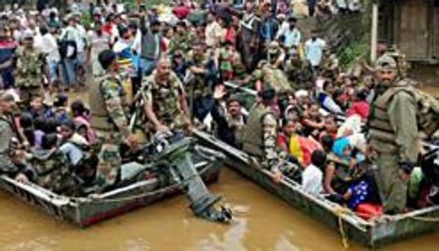 Karnataka, Aug 09 (ANI): Indian Air Force teams carry out flood relief operations in Belagavi on Friday. (ANI Photo) Karnataka, Aug 09 (ANI): Indian Air Force teams carry out flood relief operations in Belagavi on Friday. (ANI Photo)