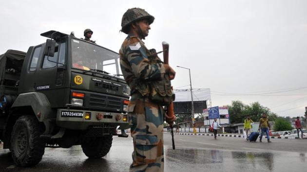 Army personnel stand guard during restrictions, in Jammu, India, on Monday, Aug 05, 2019. (Photo: Nitin Kanotra / Hindustan Times file photo) Army personnel stand guard during restrictions, in Jammu, India, on Monday, Aug 05, 2019. (Photo: Nitin Kanotra / Hindustan Times file photo)