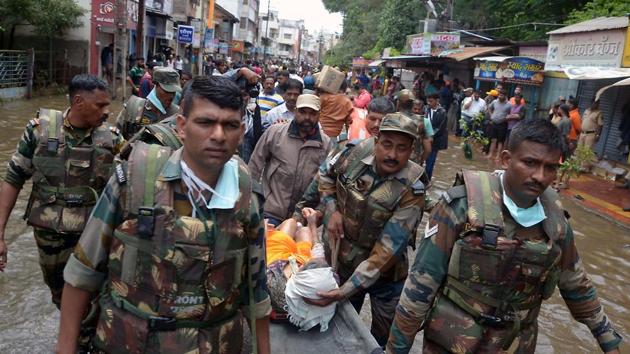 Sangli, India - Aug. 10, 2019:Rescue operation from army soldier due to for river Krishna in Sangli, India, on Saturday, August 10, 2019. (Photo by Uday Deolekar/ Hindustan Times)(Hindustan Times)