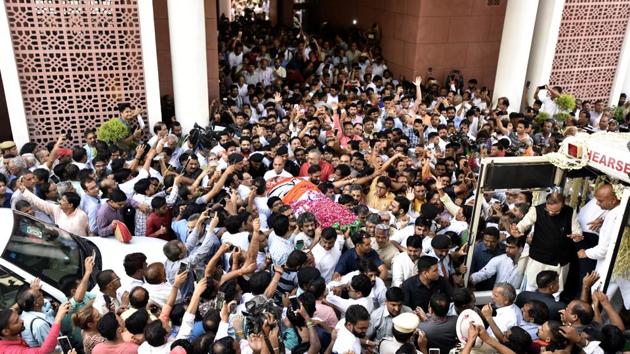 Union Defence Minister Rajnath Singh, BJP working President JP Nadda, various political leaders and other supporters seen as the mortal remains of Sushma Swaraj are brought out from BJP headquarters and transferred into a hearse to be taken for cremation, in New Delhi. The veteran leader of the ruling Bharatiya Janata Party (BJP) breathed her last at the AIIMS on Tuesday night. (Sonu Mehta / HT Photo) Union Defence Minister Rajnath Singh, BJP working President JP Nadda, various political leaders and other supporters seen as the mortal remains of Sushma Swaraj are brought out from BJP headquarters and transferred into a hearse to be taken for cremation, in New Delhi. The veteran leader of the ruling Bharatiya Janata Party (BJP) breathed her last at the AIIMS on Tuesday night. (Sonu Mehta / HT Photo)