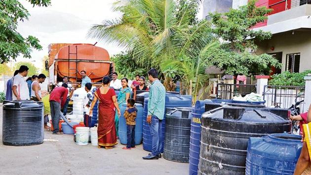 Parli has been getting only tanker water for the last 100 days. (Mahadev Shinde/HT) Parli has been getting only tanker water for the last 100 days. (Mahadev Shinde/HT)
