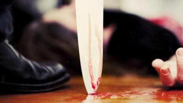 25-year-old man stabs 22-year-old girlfriend after a heated argument on Friday, in Mumbai. (HT FILE) 25-year-old man stabs 22-year-old girlfriend after a heated argument on Friday, in Mumbai. (HT FILE)