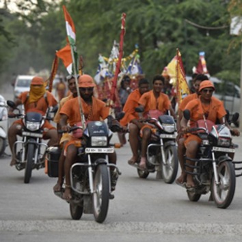 The Kanwarias blocked a 2-km stretch of the road from Eidgah demanding arrest of people involved in stone pelting. Image used for representational purpose only. (Virendra Singh Gosain/HT PHOTO) The Kanwarias blocked a 2-km stretch of the road from Eidgah demanding arrest of people involved in stone pelting. Image used for representational purpose only. (Virendra Singh Gosain/HT PHOTO)