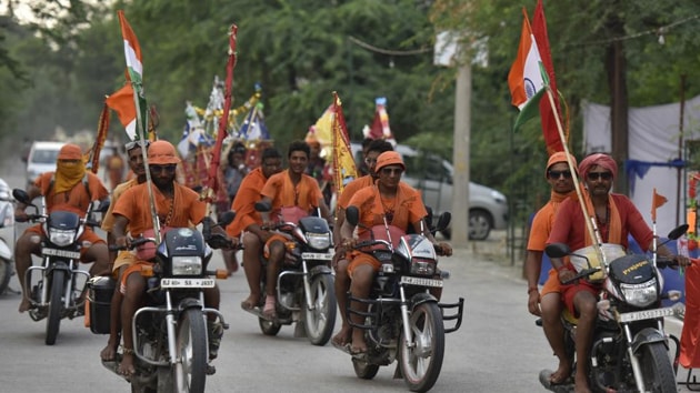 The Kanwarias blocked a 2-km stretch of the road from Eidgah demanding arrest of people involved in stone pelting. Image used for representational purpose only.(Virendra Singh Gosain/HT PHOTO)