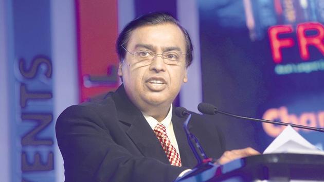 Addressing the 42nd Annual General Meeting of the RIL, Ambani said that Aramco would supply 500,000 barrels per day of crude oil to Reliance refineries. He termed it as the India’s largest foreign direct investment deal.(Mint file photo)