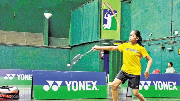 Shravani Walekar from Nashik in action during Yones Sunrise Maharashtra girls under-13 state selection badminton tournament at Modern Sports Complex, Shivajinagar in Pune on Sunday. (MILIND SAURKAR/HT) Shravani Walekar from Nashik in action during Yones Sunrise Maharashtra girls under-13 state selection badminton tournament at Modern Sports Complex, Shivajinagar in Pune on Sunday. (MILIND SAURKAR/HT)
