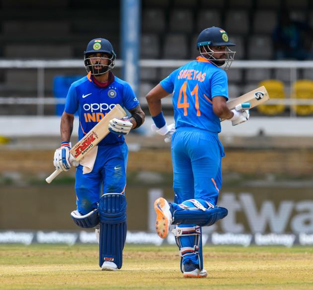 Shreyas Iyer (L) and Virat Kohli (R) of India score 100 in their partnership. (AFP)