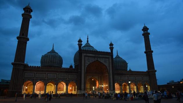 People offer prayers during the early hours of the day on the occasion of Eid al-Adha at Jama Masjid in New Delhi. Muslims around the world are celebrating Eid al-Adha (the feast of sacrifice), the second of two Islamic holidays celebrated worldwide marking the end of the annual pilgrimage or Hajj to the Saudi holy city of Mecca. (Sanchit Khanna / HT Photo)