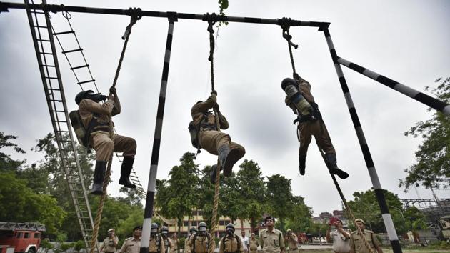 When ladders fall, ropes are the last resort. The firemen are taught as many as 32 different kinds of knots to use during any rescue operation. Some of these are – reef knot: to increase length of a rope; chair knot: to bring down people from a building: bowline knot: to lift and rescue animals, and constrictor knot: to tie together a bundle of equipment. (Raj K Raj / HT Photo) 