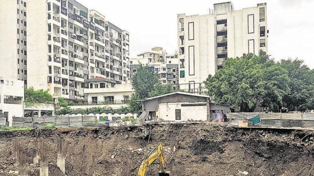PCMC had planned to demolition the building on Friday, it had asked the nearby shops to shut till the demolition.(HT photo(Representative photo))