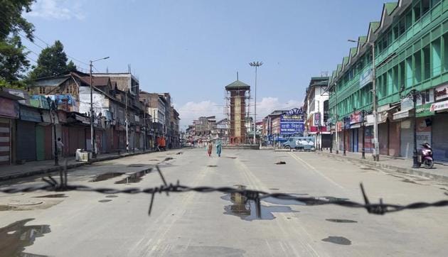 A deserted Lal Chowk in Jammu and Kashmir’s Srinagar.(AP file photo)