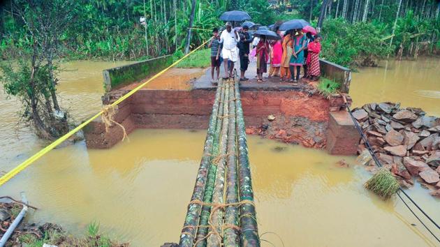 Marooned Residents use the bamboo shaft to cross a stream at the flooded area of Kochi. The Army, Navy, Coast Guard, National Disaster Response Force (NDRF), police force, volunteers and fishermen are involved in the rescue operation in various places. According to the Southern Railway a number of trains, including the Jamnagar Express, Nizamuddin-Ernakulam Duronto and Kochuveli-Amritsar Express, have been cancelled. (ANI)