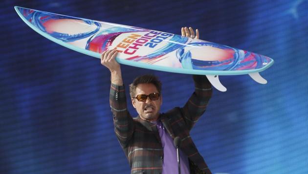 Robert Downey Jr. accepts the choice action movie actor award for Avengers: Endgame at the Teen Choice Awards.(Danny Moloshok/Invision/AP)
