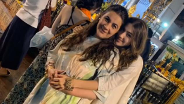 Sara Ali Khan is in Bangkok with mother Amrita Singh for the shooting of Coolie No 1. (Instagram) Sara Ali Khan is in Bangkok with mother Amrita Singh for the shooting of Coolie No 1. (Instagram)
