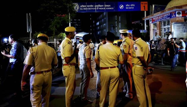 Bihar Police to recruit 30,500 SI, constable (PTI) Bihar Police to recruit 30,500 SI, constable (PTI)