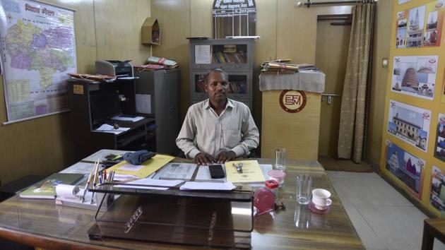 “I had to go out for some administrative work. I have no choice; there are only two people running the museum,” the curator Pataru Maurya said, when asked why the museum was closed on a day and time when it is supposed to be open for visitors. “The museum is in dire need of staff and modernisation in terms of display and lighting techniques; it also requires better a collection and security. But I can undertake all of this only if I have funds,” he adds. (Sanjeev Verma / HT Photo) “I had to go out for some administrative work. I have no choice; there are only two people running the museum,” the curator Pataru Maurya said, when asked why the museum was closed on a day and time when it is supposed to be open for visitors. “The museum is in dire need of staff and modernisation in terms of display and lighting techniques; it also requires better a collection and security. But I can undertake all of this only if I have funds,” he adds. (Sanjeev Verma / HT Photo)