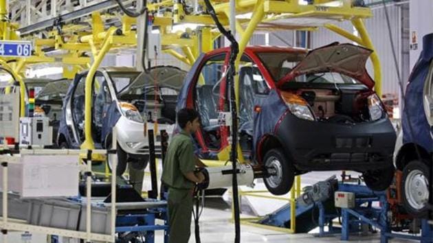Sales of passenger vehicles to car dealers fell 30.9% to 200,790 in July, data released by the Society of Indian Automobile Manufacturers (SIAM) showed.(Reuters file photo)