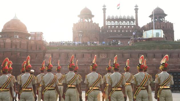 Delhi Police personnel during Independence Day rehearsal, at Red Fort, in New Delhi(HT PHOTO)