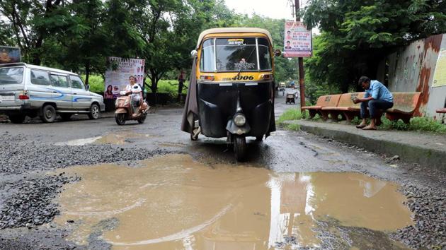 A total of 1,578 pothole complaints were lodged with the civic body in 30 days. (Rishikesh Choudhary/ Hindustan Times) A total of 1,578 pothole complaints were lodged with the civic body in 30 days. (Rishikesh Choudhary/ Hindustan Times)