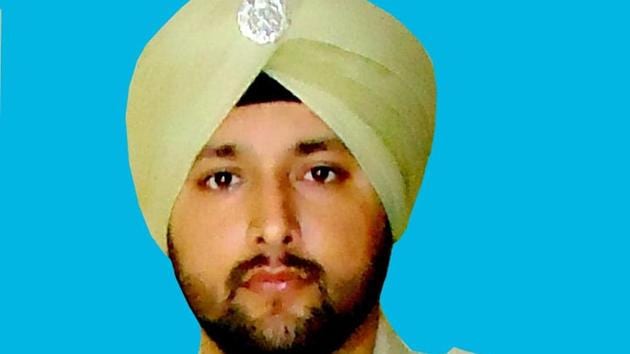 CRPF Deputy Commandant Harshpal Singh had been awarded four gallantry medals before the 73rd Independence Day for his exploits against Maoists.(HT PHOTO)