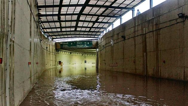 The Rajiv Chowk underpass was shut in the evening following massive waterlogging.(Yogendra Kumar/HT PHOTO)