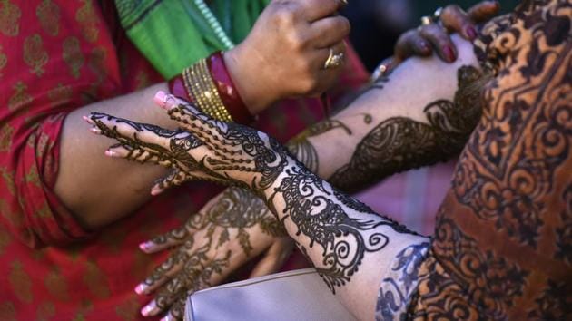 Make mehndi Design