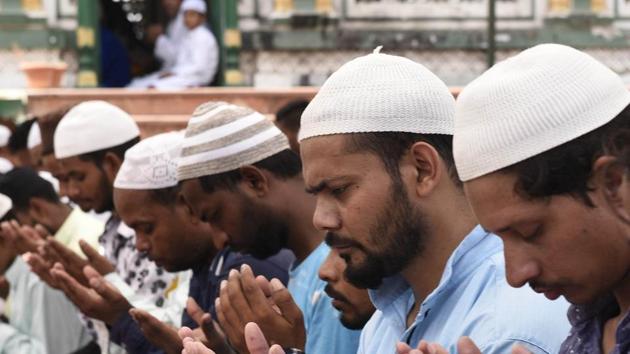 The district officials had been asked to hold meeting with clerics and mosque administrations to sensitize them on how namaaz on roads interrupted smooth traffic flow and caused other problems.(HT PHOTO (Representational image))